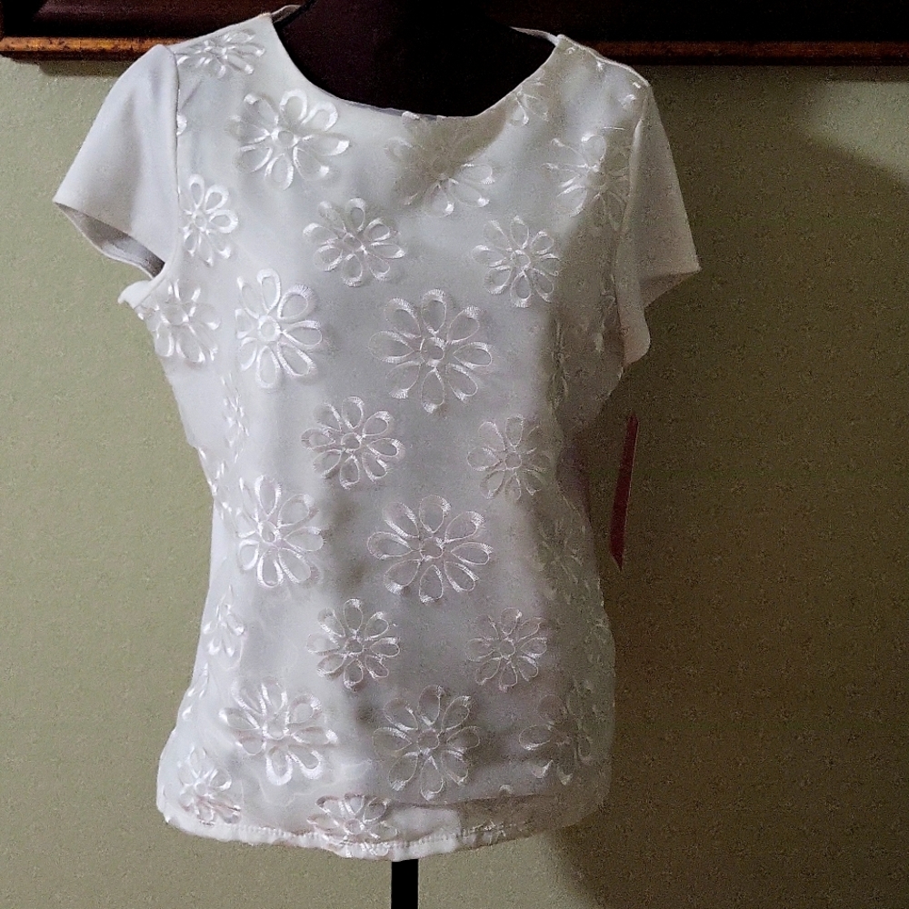 Sunny Leigh embroidered short sleeve shirt.
